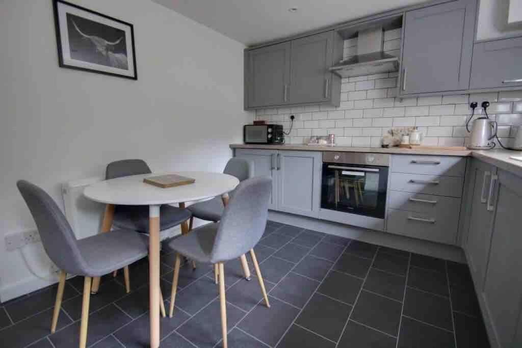 Bakewell- Super Central 2 Bed Apartment Екстер'єр фото