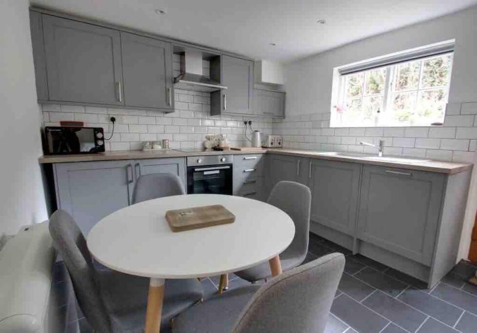 Bakewell- Super Central 2 Bed Apartment Екстер'єр фото