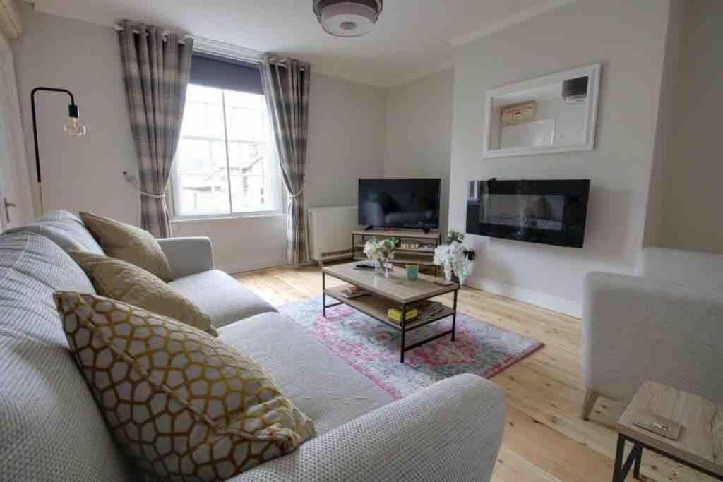 Bakewell- Super Central 2 Bed Apartment Екстер'єр фото