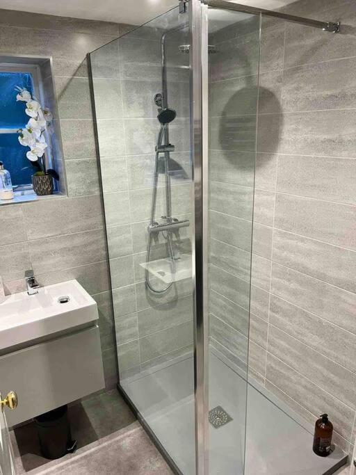Bakewell- Super Central 2 Bed Apartment Екстер'єр фото